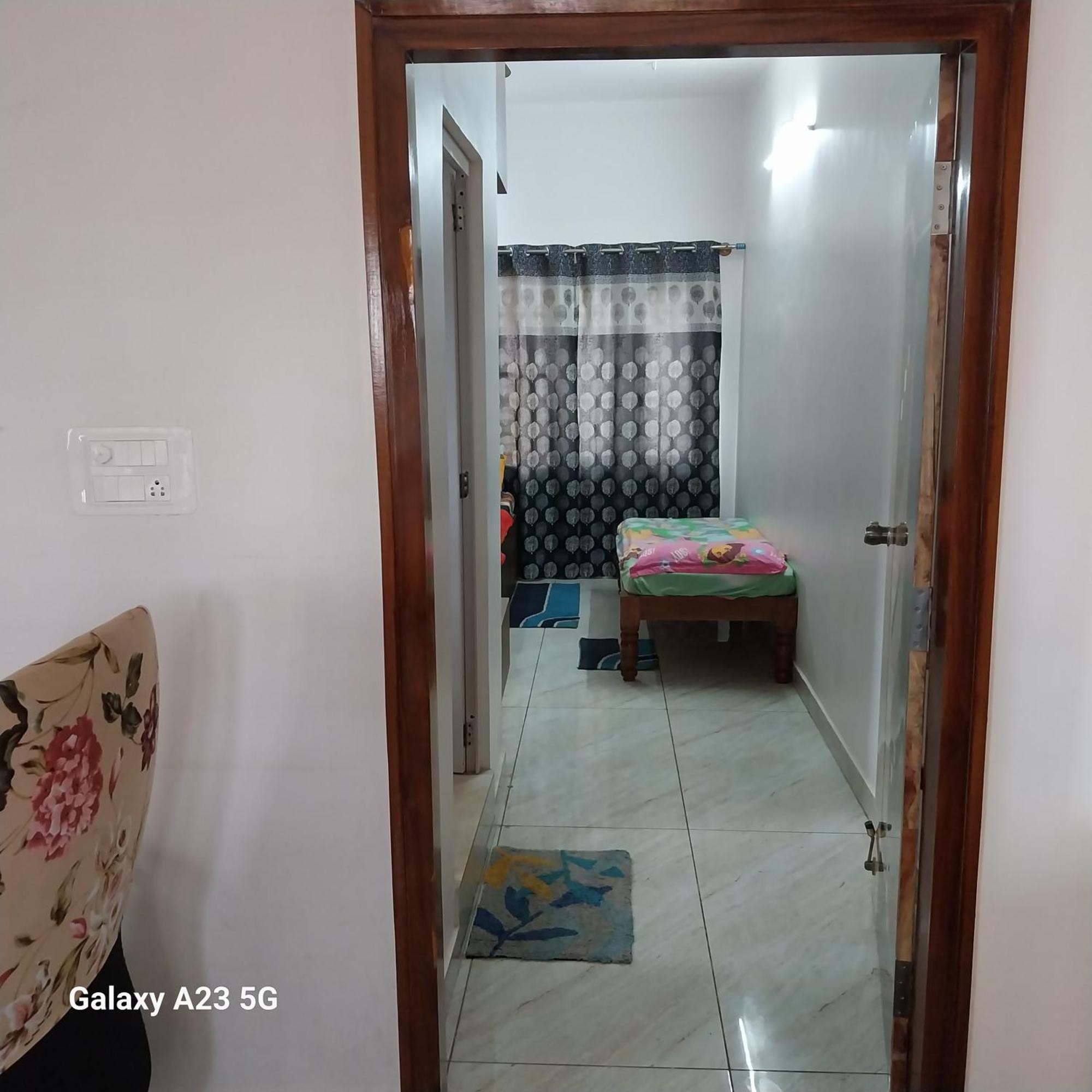 King Sized Bedroom & Kitchen for Decent Couples & Families Mysore Εξωτερικό φωτογραφία