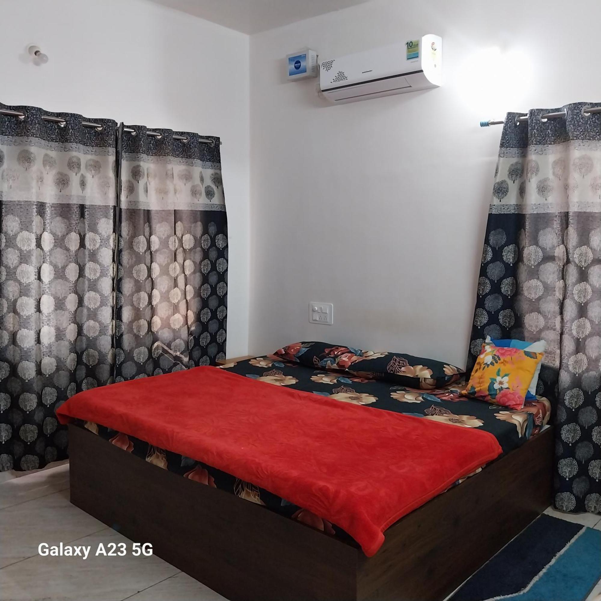 King Sized Bedroom & Kitchen for Decent Couples & Families Mysore Εξωτερικό φωτογραφία