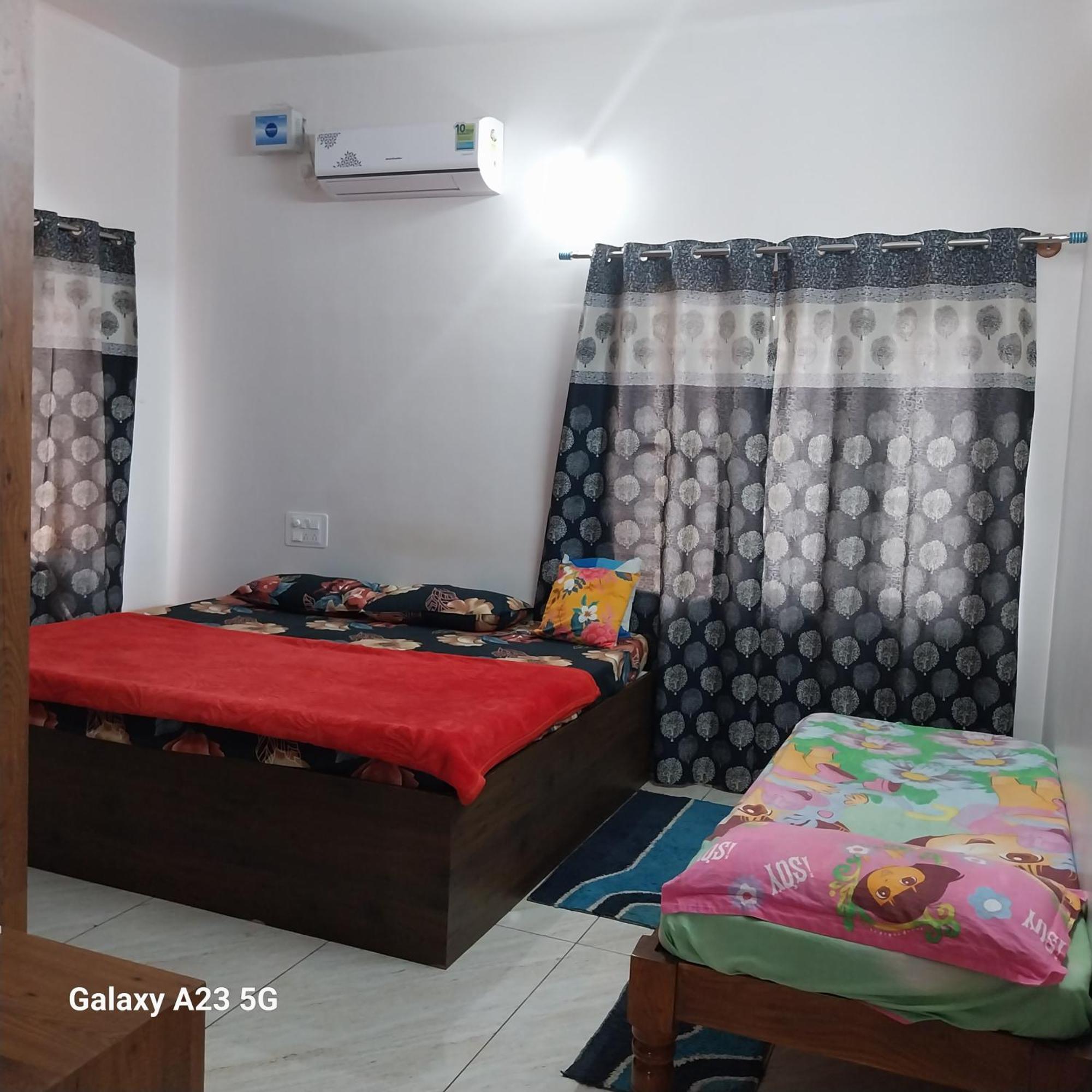 King Sized Bedroom & Kitchen for Decent Couples & Families Mysore Εξωτερικό φωτογραφία